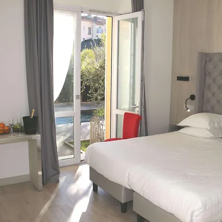 فندق Golden Tulip De Paris كان