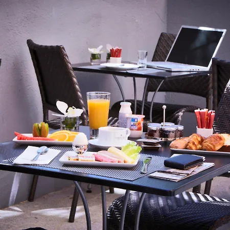 Hotel Golden Tulip De Paris 4*