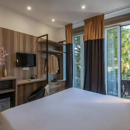 فندق Golden Tulip De Paris